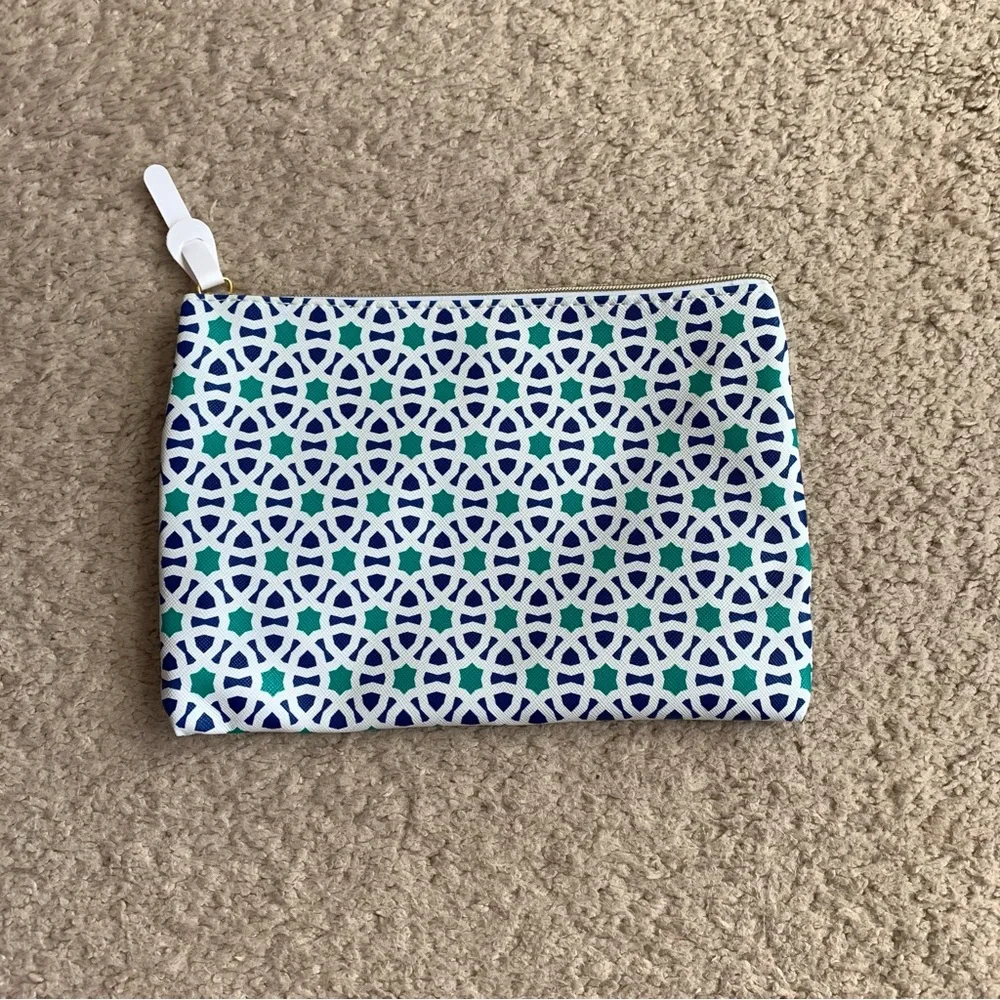 Beautiful Cosmetics Bag Case Pouch White Green Figures